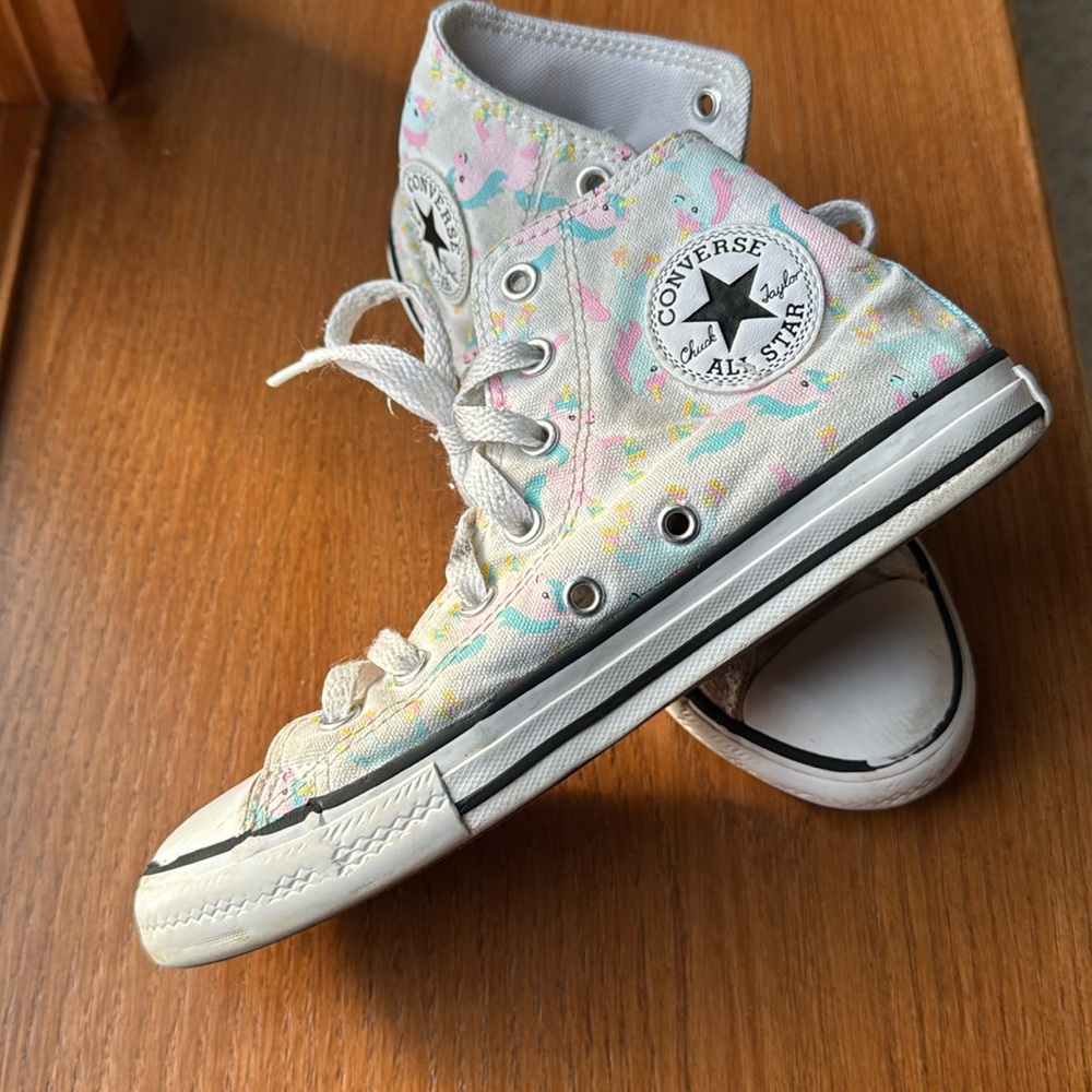 Darling unicorn 🦄 print Converse high tops